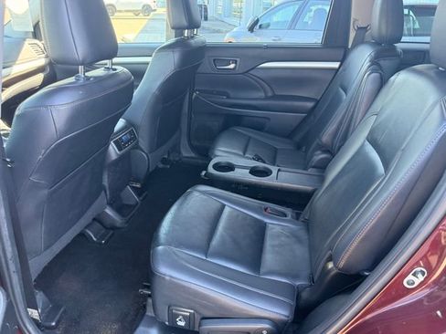 Used 2019 Toyota Highlander XLE AWD/4WD image 8