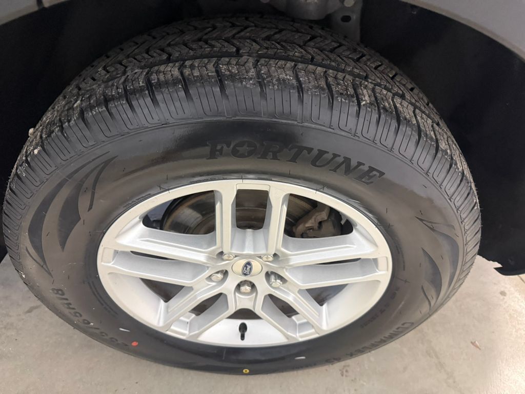 Used 2025 Ford Explorer Active AWD/4WD image 10