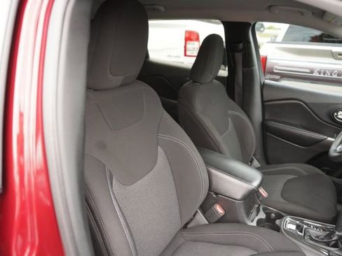 Used 2020 Jeep Cherokee Latitude FWD image 19