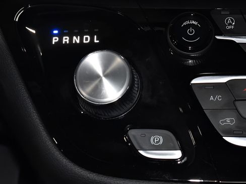 New 2026 Chrysler Pacifica Select AWD/4WD image 18