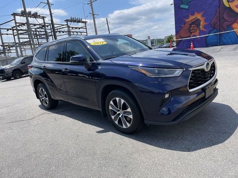 Used 2021 Toyota Highlander XLE image 6