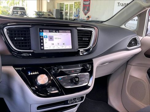 Used 2023 Chrysler Voyager LX FWD image 10