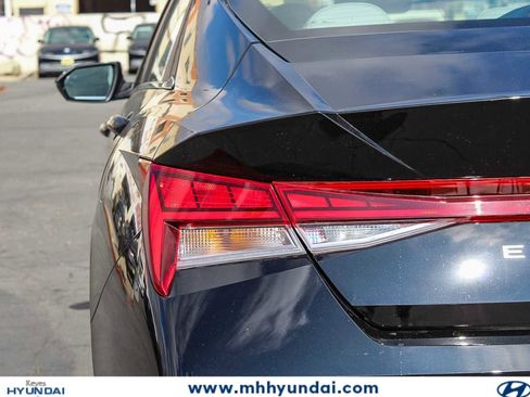 New 2025 Hyundai Elantra Limited FWD image 7