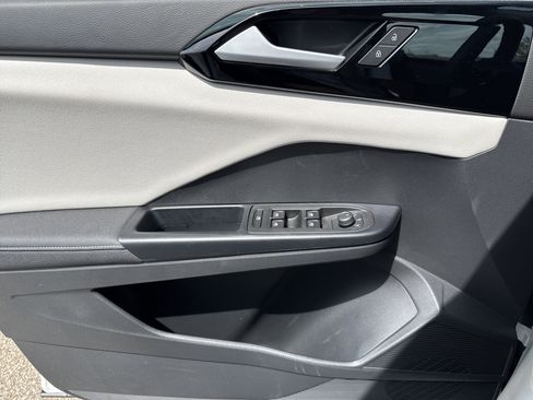 Used 2025 Volkswagen Taos S image 9