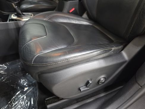 Used 2016 Jeep Cherokee Limited FWD image 29