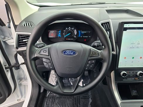 Used 2024 Ford Edge SE image 32
