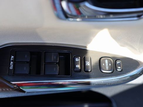 Used 2016 Toyota Avalon Limited image 12