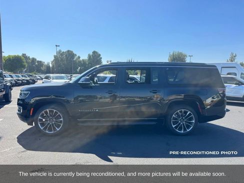 Used 2023 Jeep Wagoneer L Series II w/ Premium Group I AWD/4WD image 2