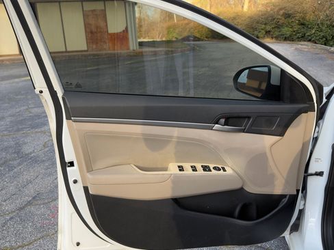 Used 2017 Hyundai Elantra SE w/ SE A/T Tech Package 03 image 24