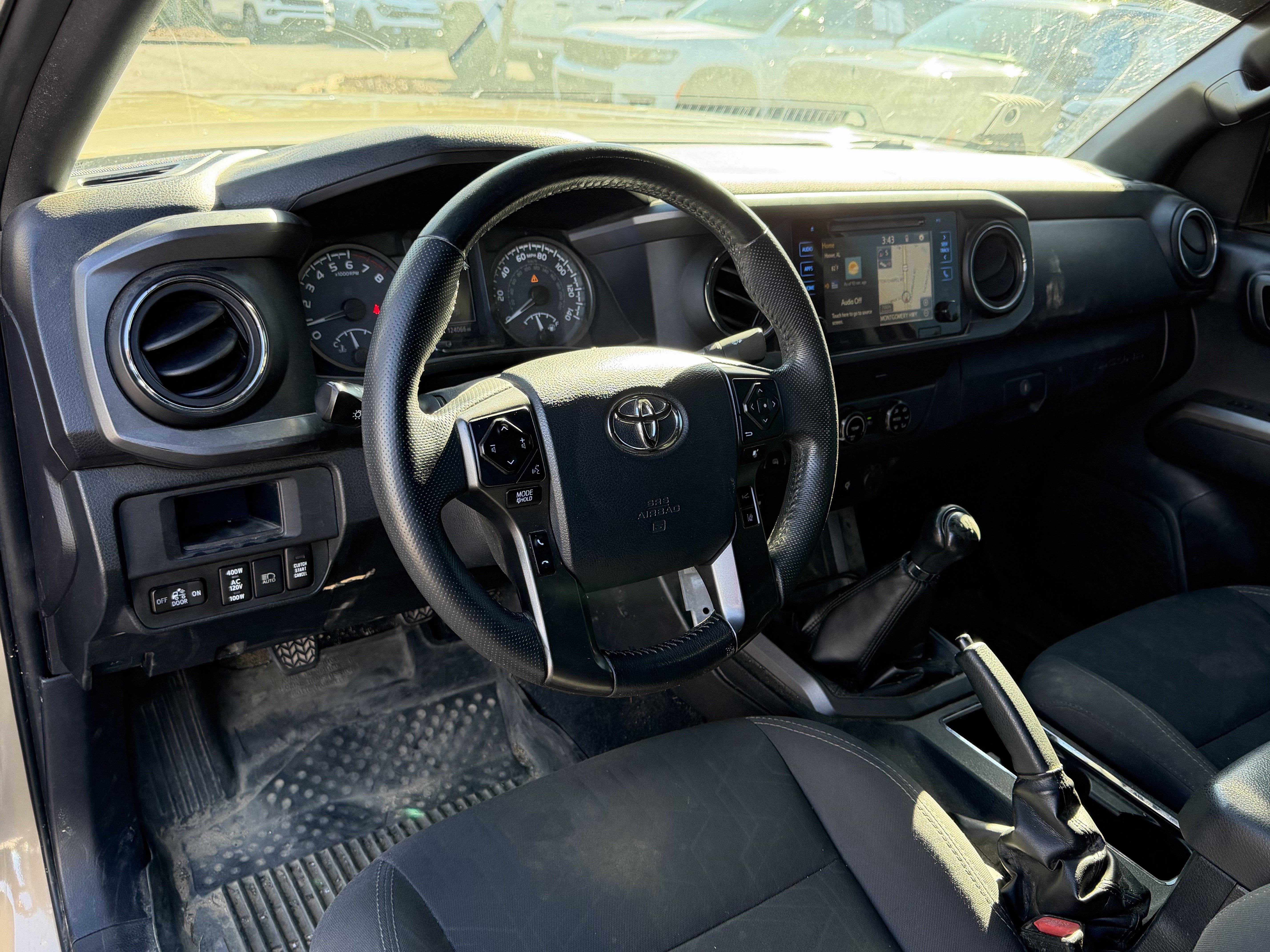 Used 2018 Toyota Tacoma TRD Off-Road AWD/4WD image 11