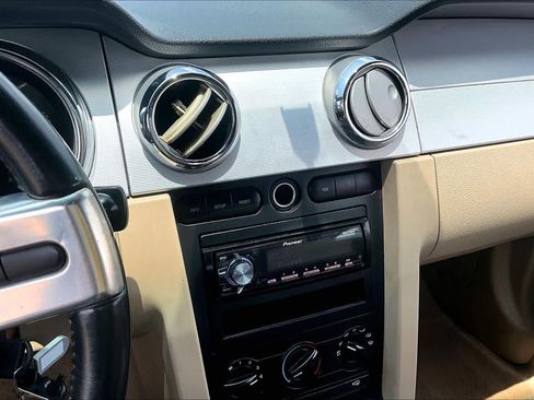 Used 2006 Ford Mustang GT RWD image 6