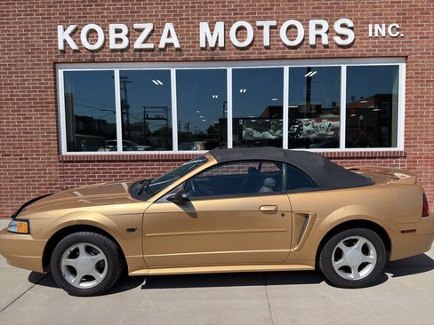 Used 2000 Ford Mustang GT RWD image 3