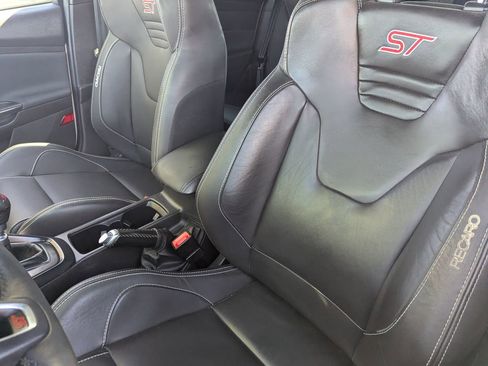 Used 2018 Ford Focus ST w/ Equipment Group 402A FWD image 18