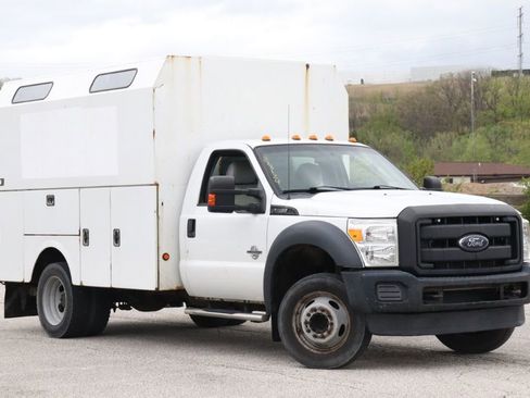 Used 2016 Ford F550 2WD Regular Cab Super Duty image 2