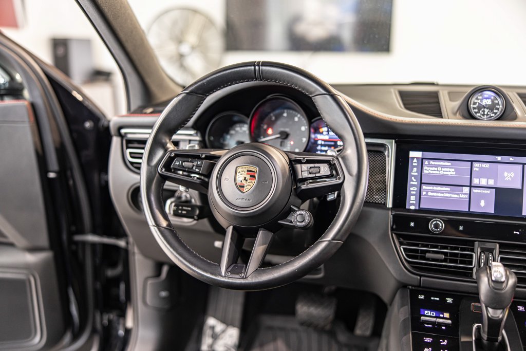 Used 2023 Porsche Macan GTS w/ Sport Chrono Package AWD/4WD image 37