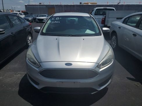 Used 2016 Ford Focus SE FWD image 2