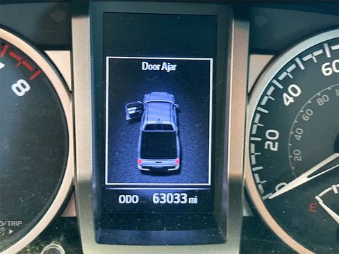 Used 2020 Toyota Tacoma Limited image 12