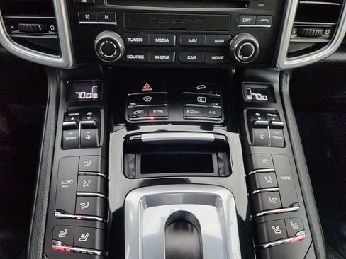 Used 2018 Porsche Cayenne Platinum Edition image 44