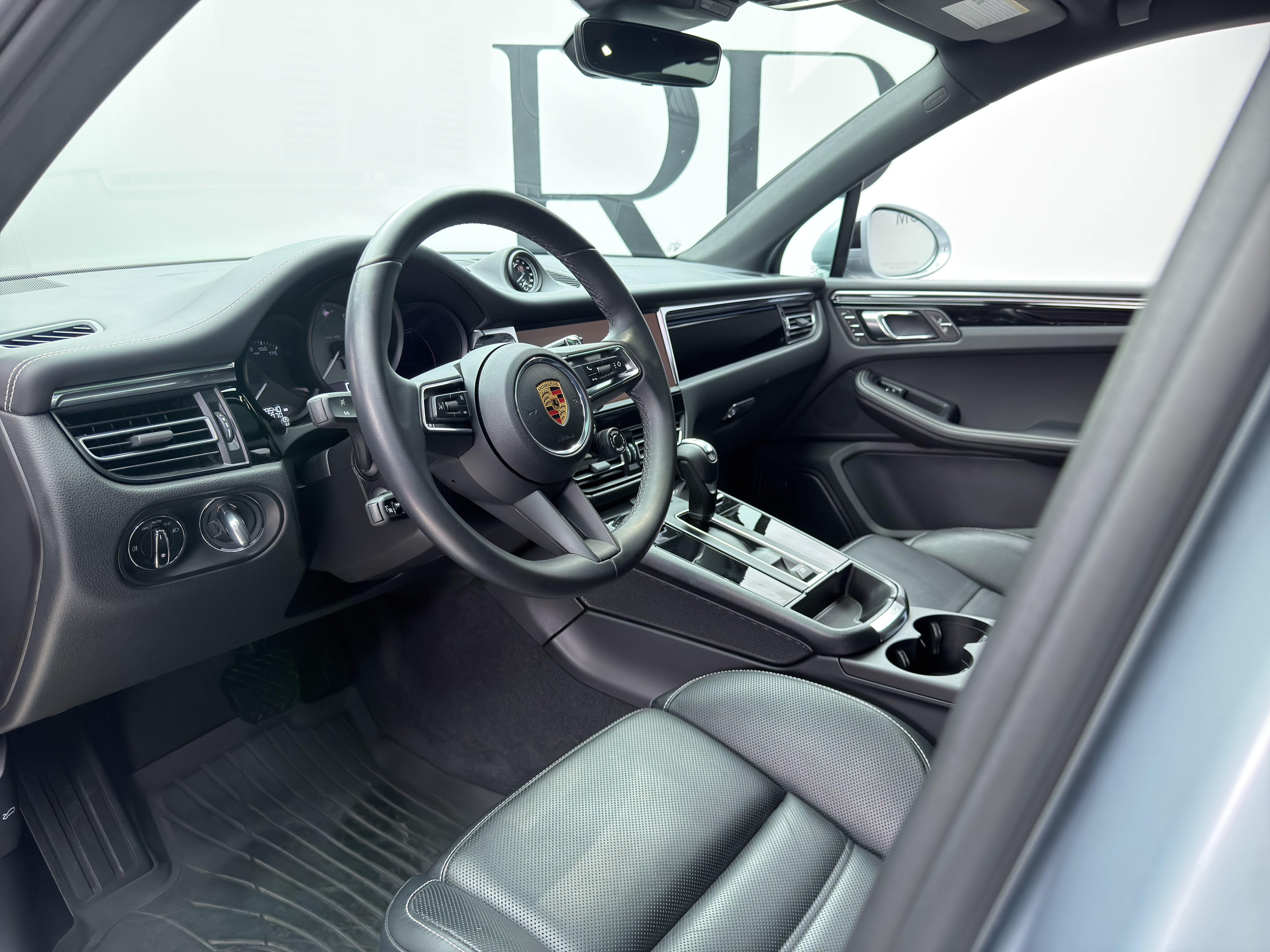 Used 2025 Porsche Macan S AWD/4WD image 16