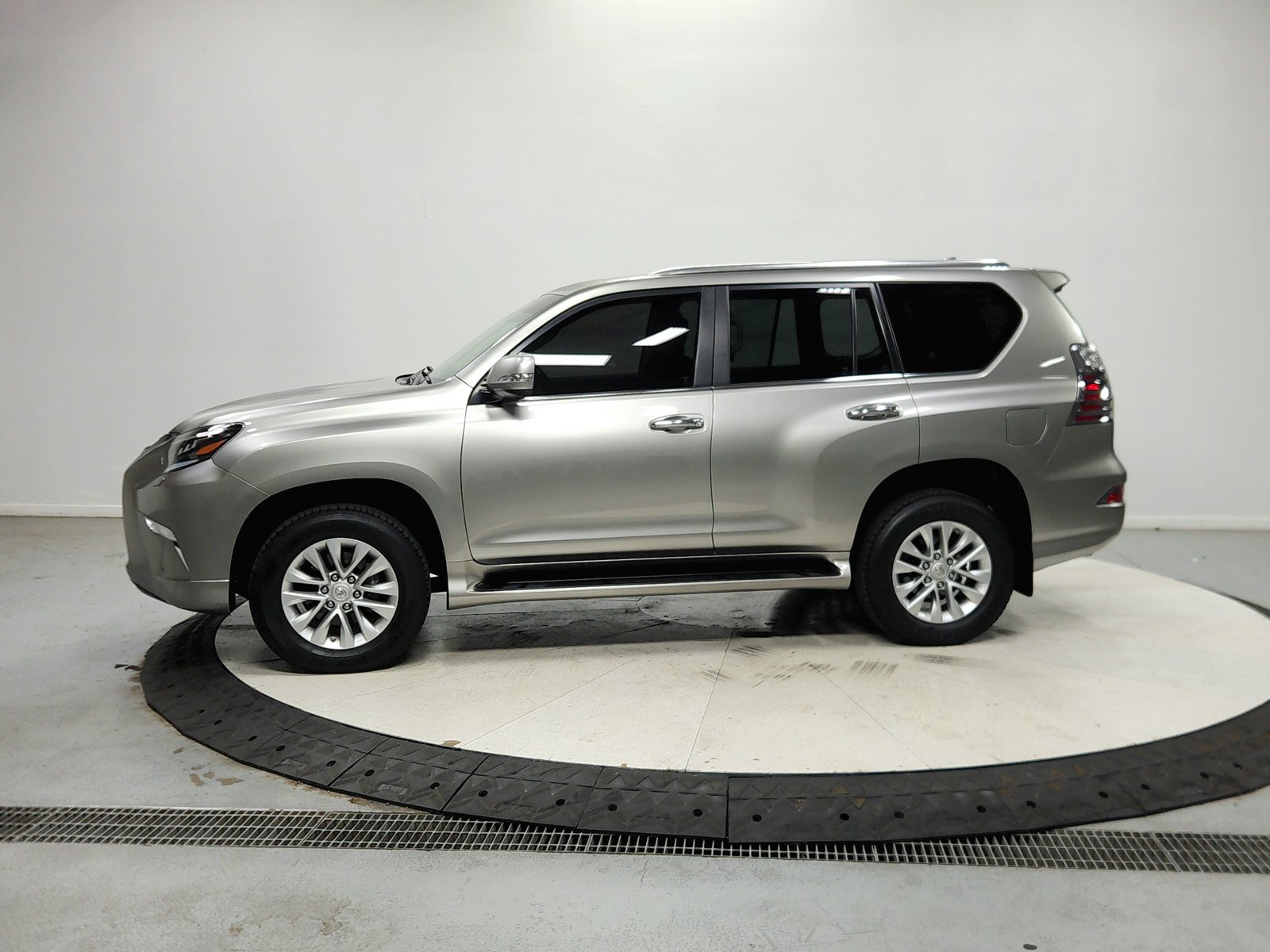 Used 2023 Lexus GX 460 Premium w/ Premium Package AWD/4WD image 5