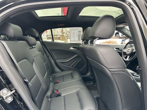 Used 2018 Mercedes-Benz GLA 250 4MATIC image 31