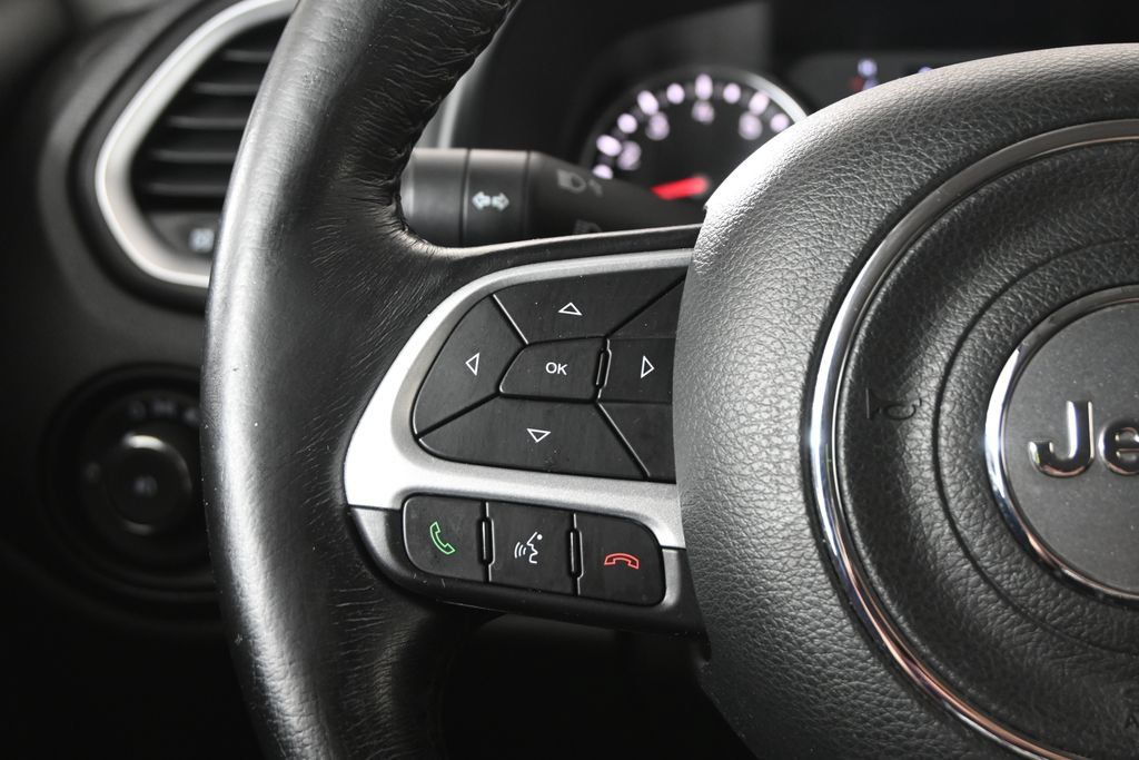 Used 2018 Jeep Renegade Latitude w/ Cold Weather Group AWD/4WD image 35