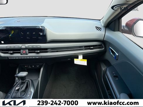 New 2025 Kia K4 LXS image 17