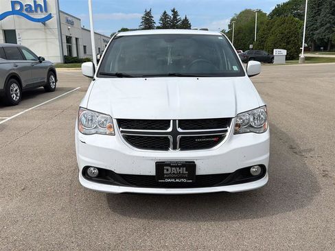 Used 2018 Dodge Grand Caravan SXT FWD image 2