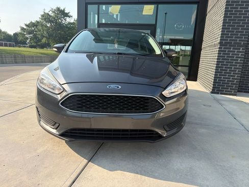 Used 2017 Ford Focus SE FWD image 2