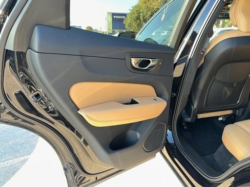 Used 2022 Volvo XC60 B5 Inscription w/ Climate Package image 14