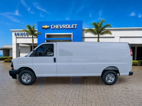New 2026 Chevrolet Express 2500 Extended RWD image 4