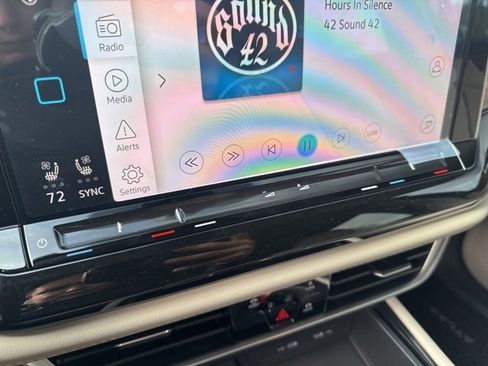 Used 2025 Volkswagen Atlas SE image 19