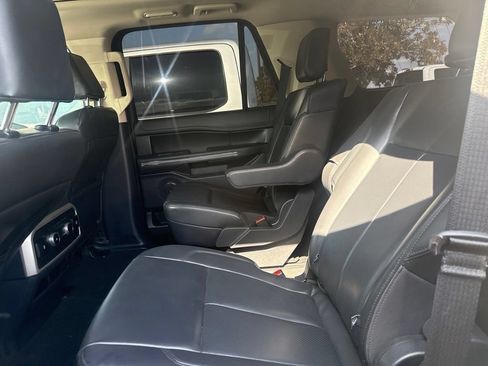 Used 2023 Ford Expedition XLT RWD image 6