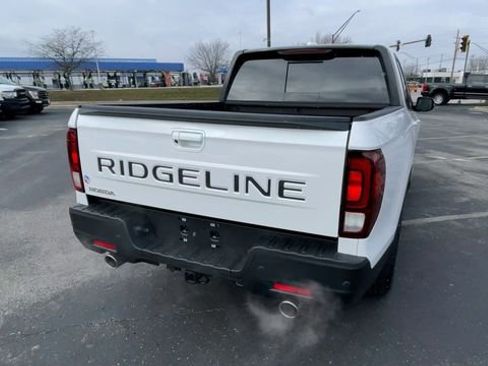 Used 2025 Honda Ridgeline Black Edition image 9