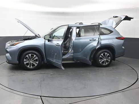 Used 2022 Toyota Highlander XLE image 54