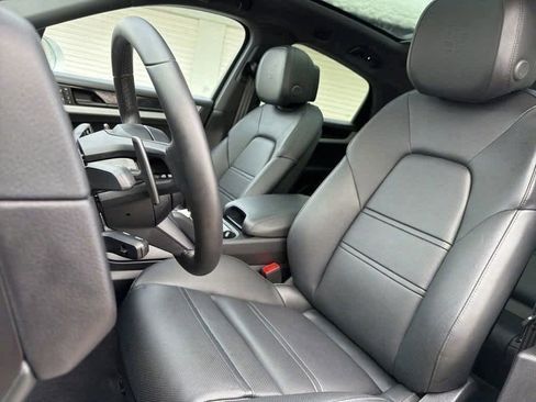 Certified 2025 Porsche Cayenne Coupe image 11