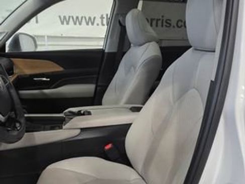 Used 2024 Toyota Grand Highlander Limited image 14