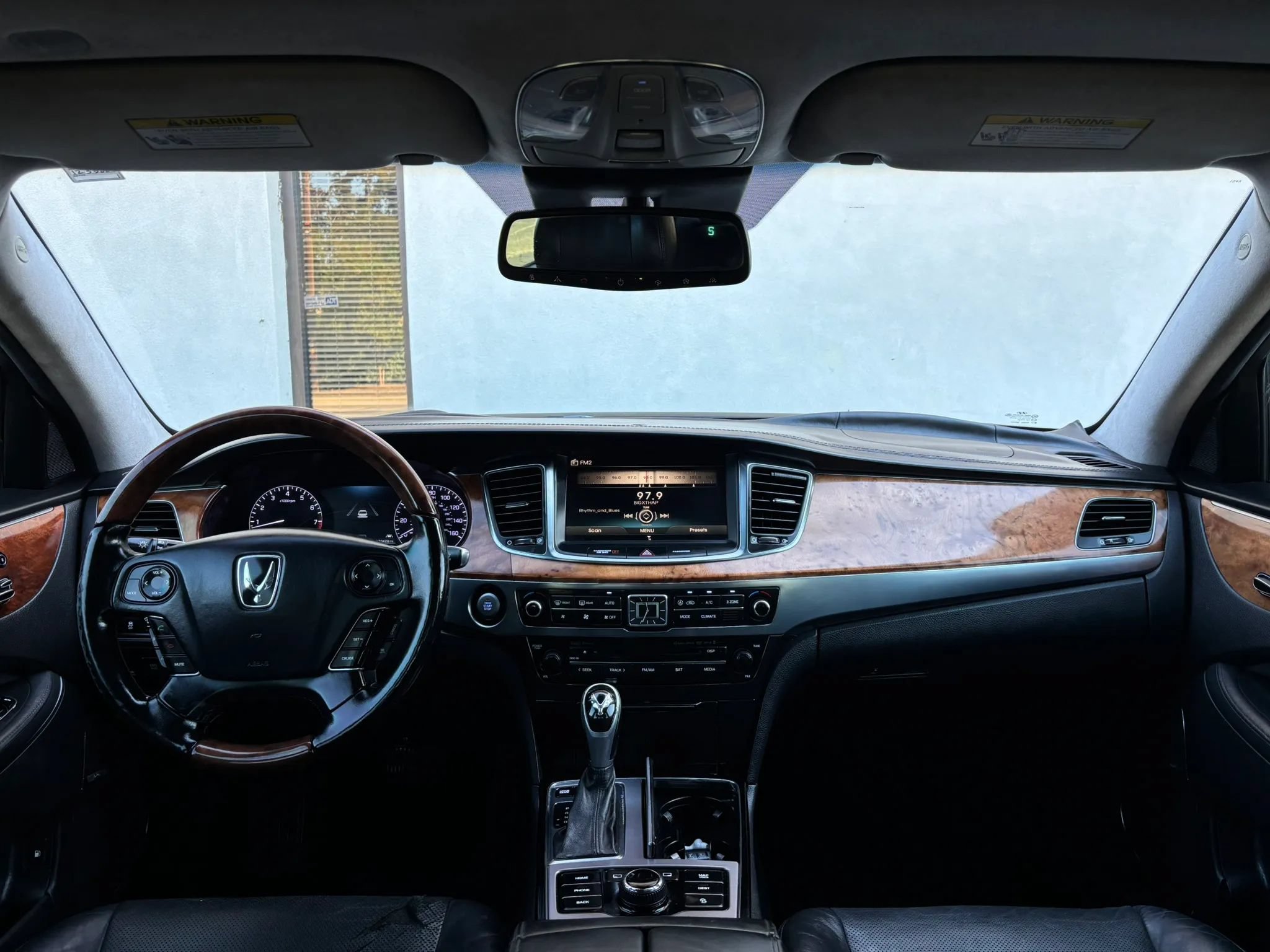 Used 2014 Hyundai Equus Signature RWD image 18