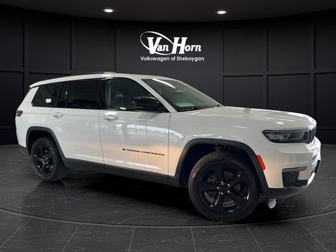 Used 2022 Jeep Grand Cherokee L Limited w/ Black Appearance Package AWD/4WD image 1