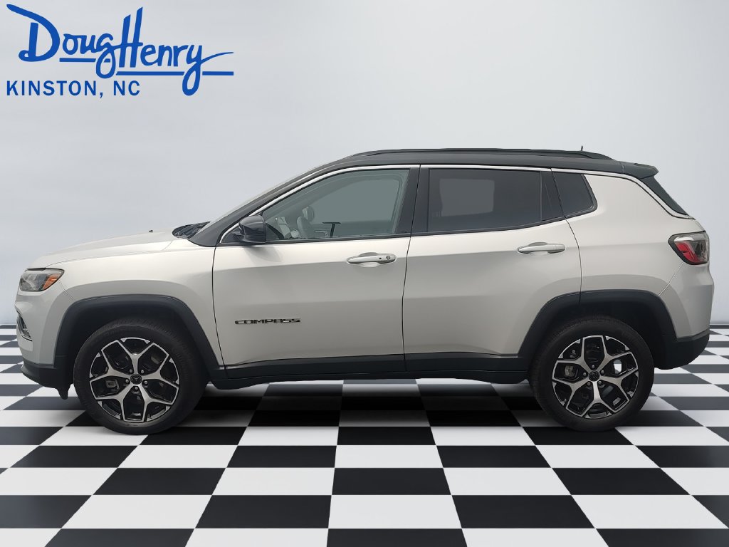 Used 2025 Jeep Compass Limited AWD/4WD image 2