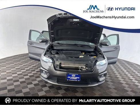 Used 2019 Jeep Cherokee Limited image 12