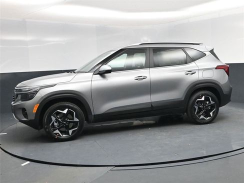 New 2026 Kia Seltos EX image 3