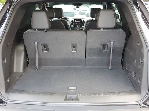 Used 2023 Chevrolet Traverse RS image 7