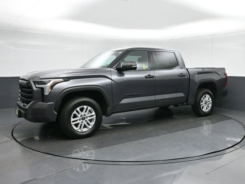 Used 2022 Toyota Tundra SR5 w/ SR5 Convenience Package image 3