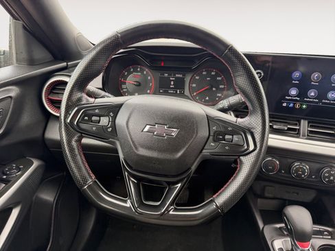 Used 2024 Chevrolet Trax RS w/ Sunroof Package image 12