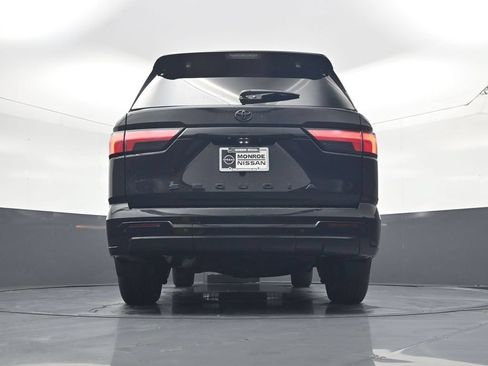 Used 2024 Toyota Sequoia Platinum AWD/4WD image 23