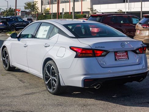 New 2025 Nissan Altima 2.5 SR w/ SR Premium Package image 9