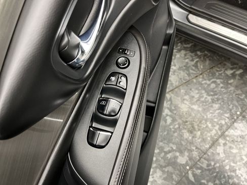 Used 2018 Nissan Murano SL w/ Moonroof Package image 9