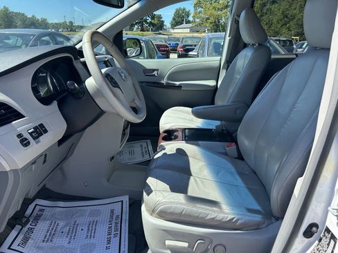 Used 2011 Toyota Sienna XLE image 11