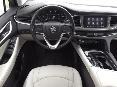 Used 2023 Buick Enclave Essence image 12